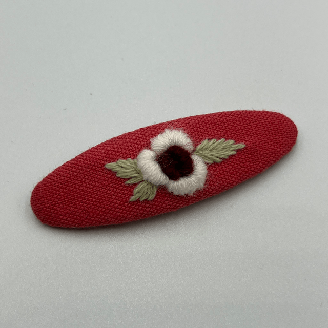 Barrette ovale brodée à la Main - collection 2