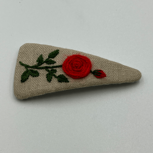 Barrette triangulaire brodée à la Main - collection 2