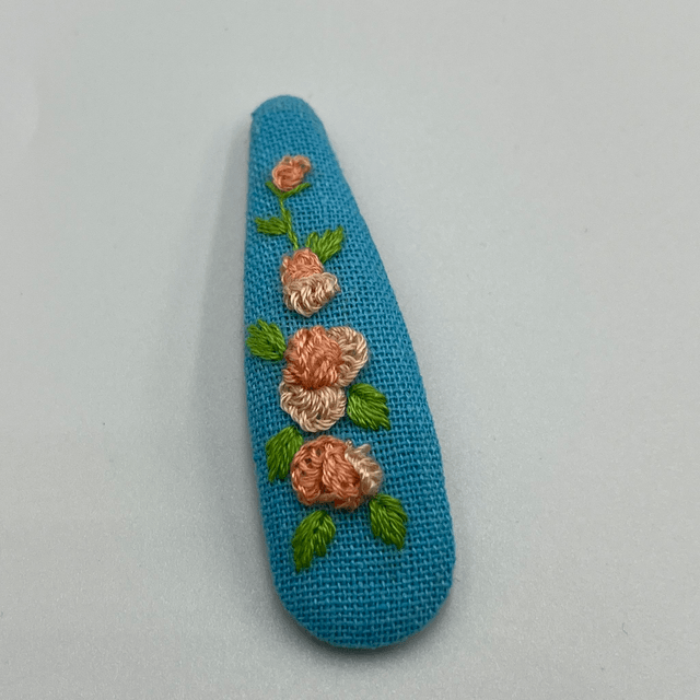 Barrette ovale brodée à la Main - collection 2