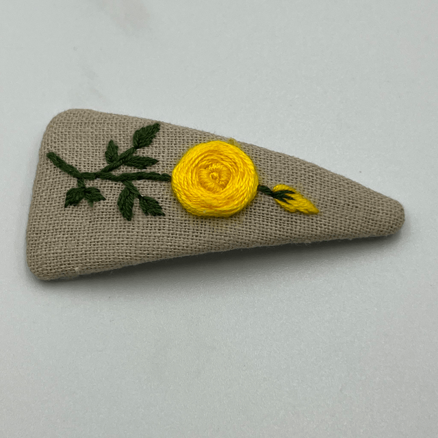 Barrette triangulaire brodée à la Main - collection 2