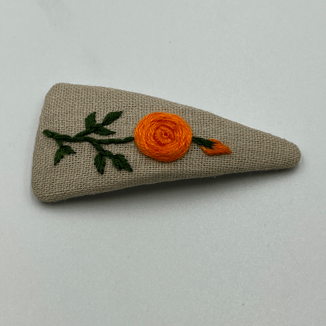 Barrette triangulaire brodée à la Main - collection 3