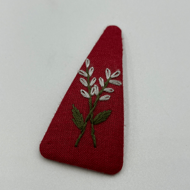 Barrette triangulaire brodée à la Main - collection 1