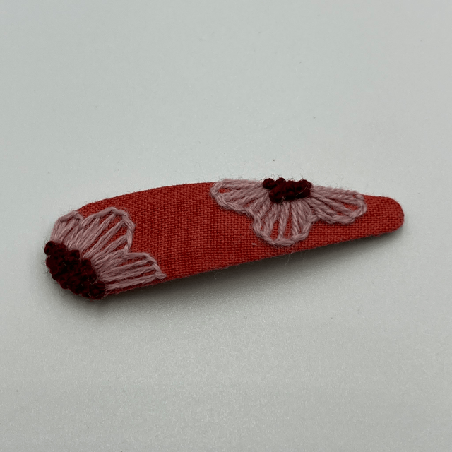 Barrette ovale brodée à la Main - collection 2