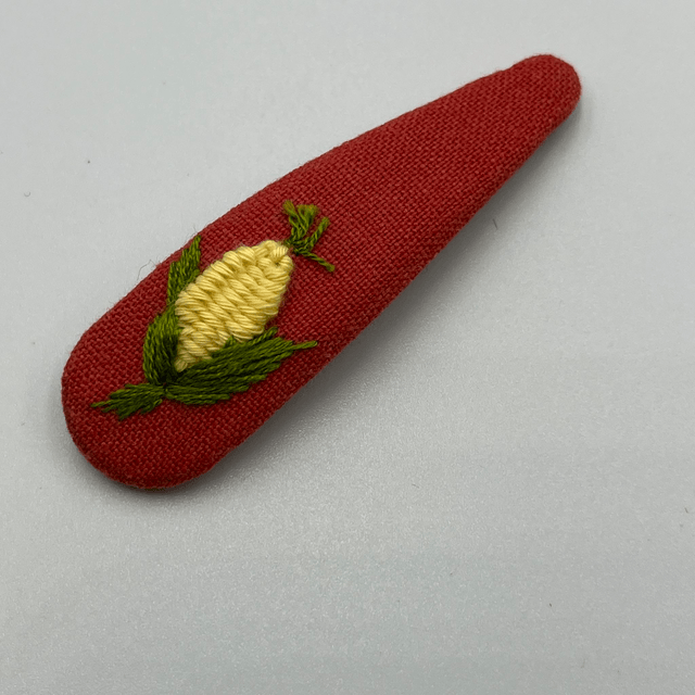 Barrette ovale brodée à la Main - collection 2