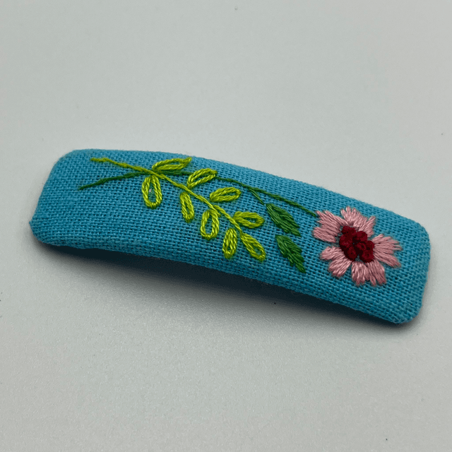 Barrette rectangulaire brodée à la Main
